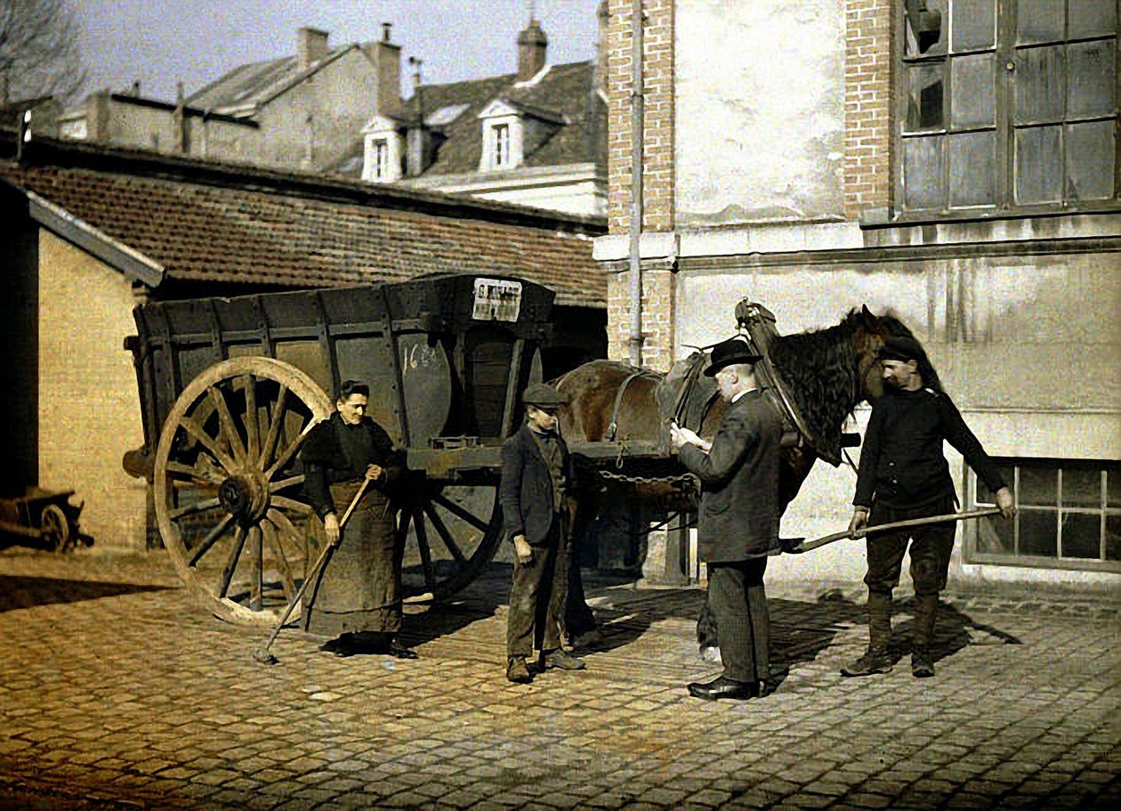 Ansatte i Maison Rohart med hest og vogn, Reims, Marne, Frankrig, 1917 (autokrom) af Fernand Cuville