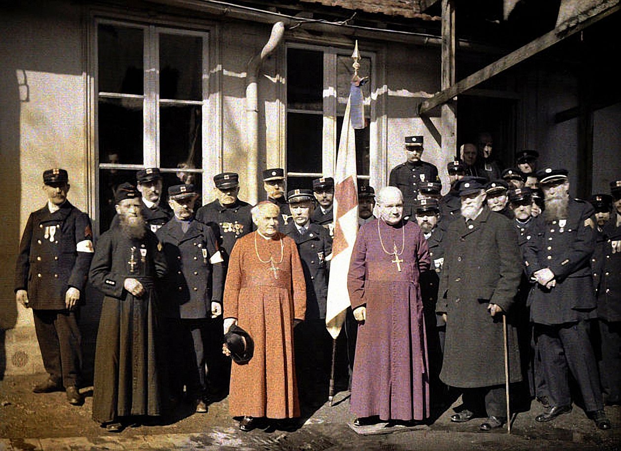 Gruppeportræt af medlemmer af Røde Kors, Reims, Marne, Frankrig, 1917 (autokrom) af Fernand Cuville