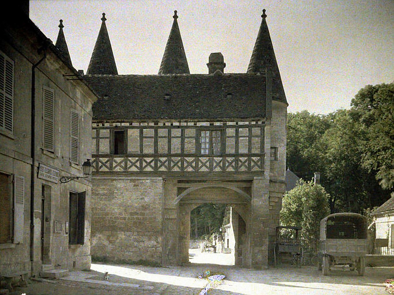 Gammelt hus i Longpont, Aisne, Frankrig, 1917 (autokrom) af Fernand Cuville