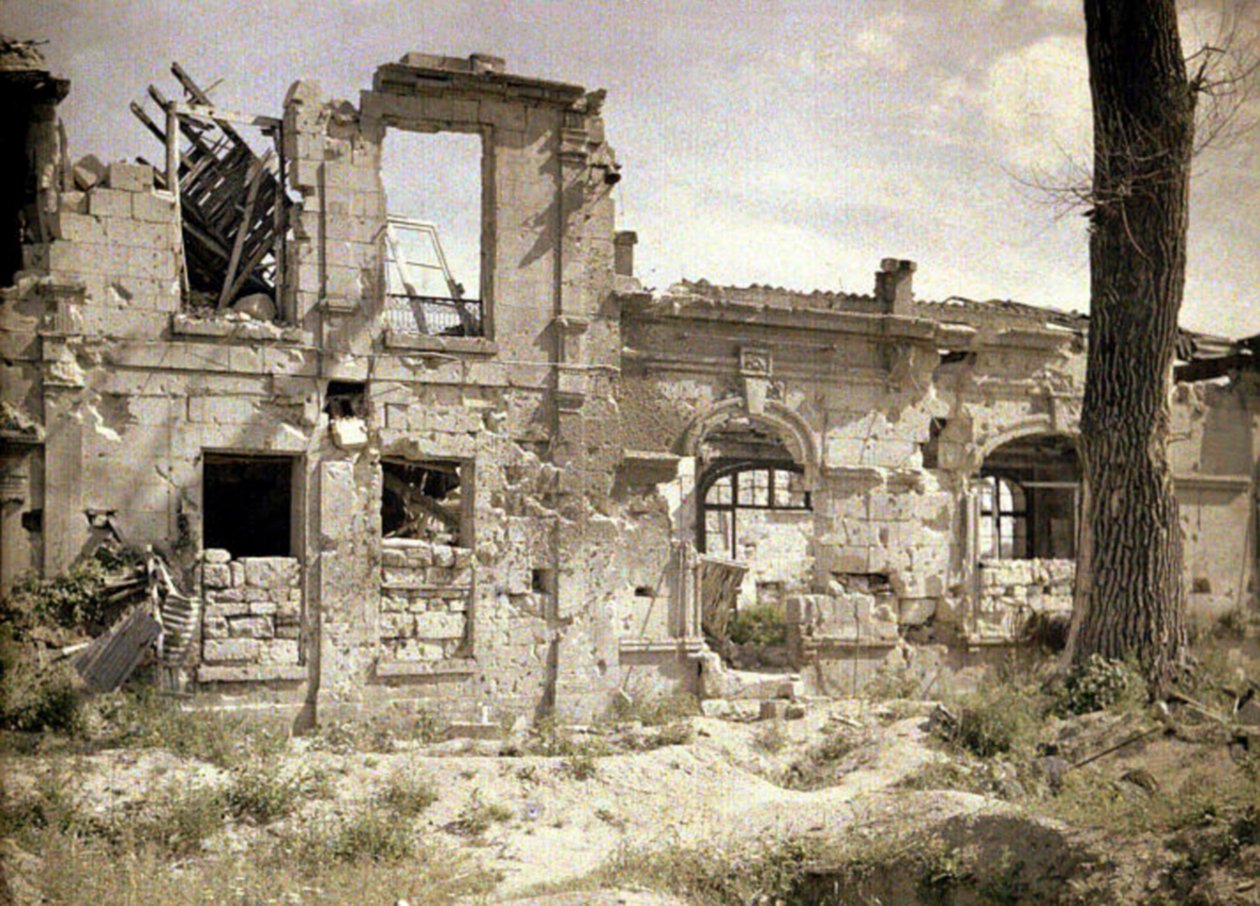 Ruinerne af Chateau Saint-Paul, Crouy, Soissons, Aisne, Frankrig, 1917 (autokrom) af Fernand Cuville