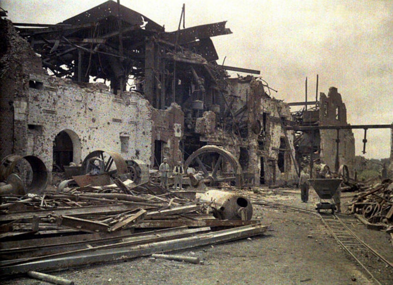 Ruinerne af det stærkt beskadigede Vauxrot-destilleri, Cuffies, Aisne, Frankrig, 1917 (autokromt) af Fernand Cuville