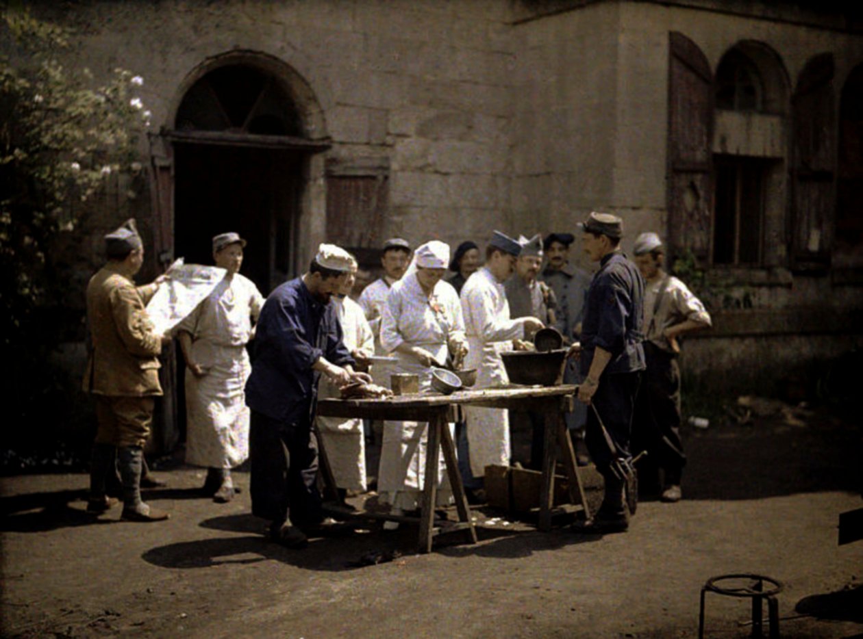 Soldater ved Chateau Vauxbuin, brugt af den franske hær som hospital, Soissons, Aisne, Frankrig, 1917 (autokrom) af Fernand Cuville