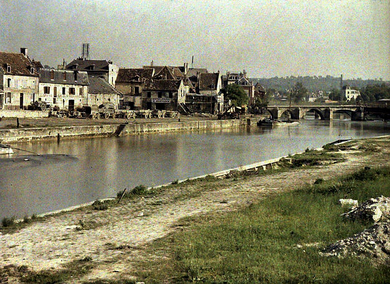 Floden Aisne og Pont des Anglais, Soissons, Frankrig, 1917 (autokrom) af Fernand Cuville