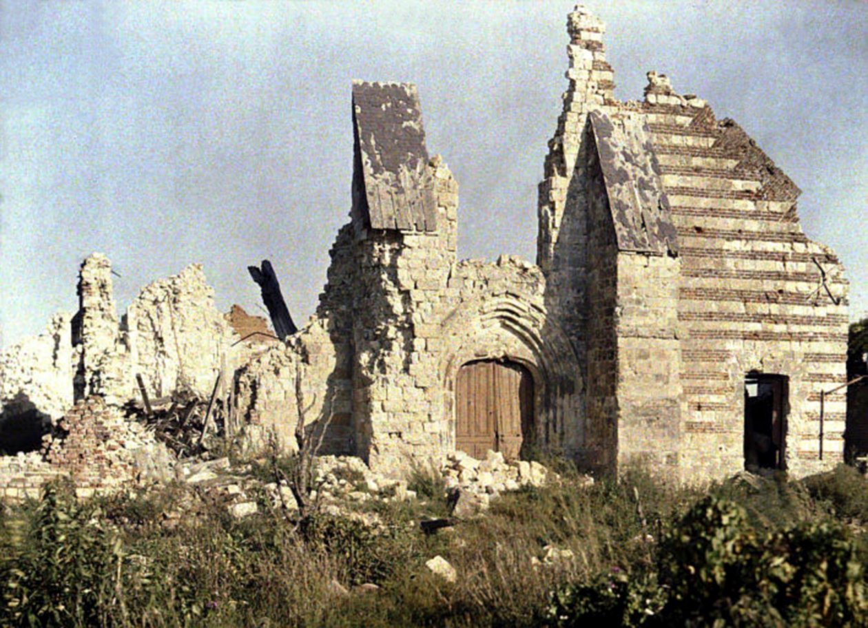 Resterne af den beskadigede kirke, Marchelepot, Somme, Frankrig, 1917 (autokrom) af Fernand Cuville