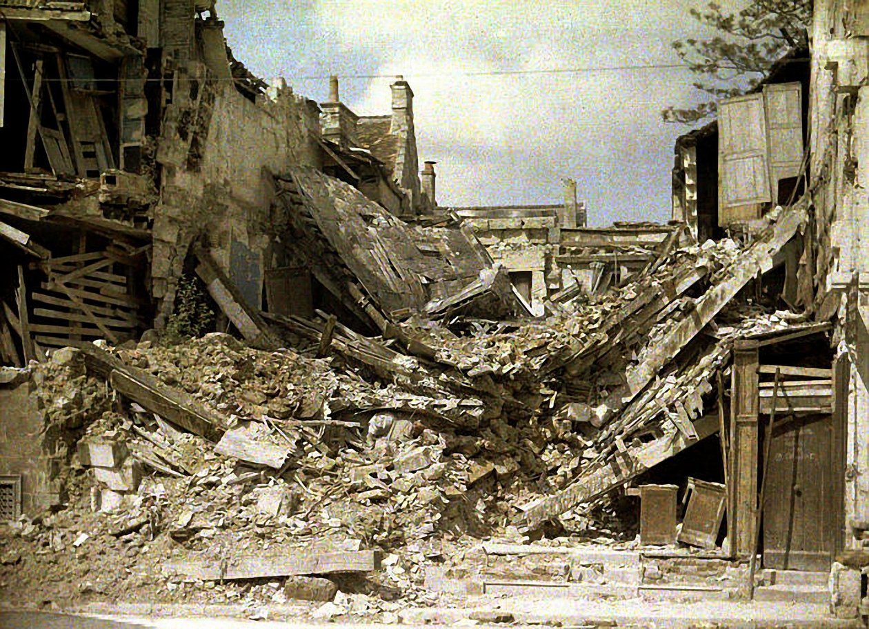Udsigt over ruiner, Soissons, Aisne, Frankrig, 1917 (autokrom) af Fernand Cuville