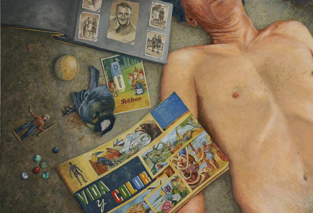 torso med genstande af Fernando Aznar Cenamor