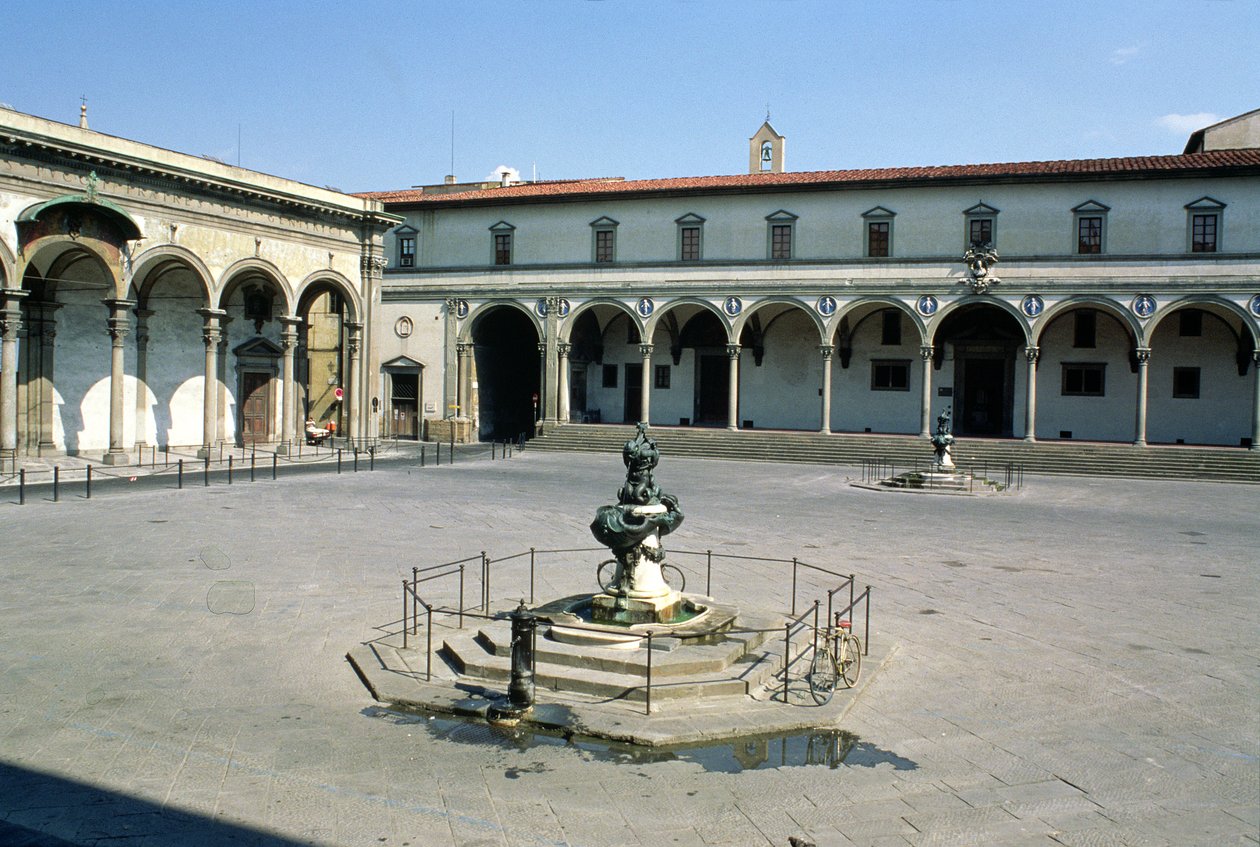 Udsigt til loggiaen i Ospedale degli Innocenti, bygget omkring 1420 af Filippo Brunelleschi