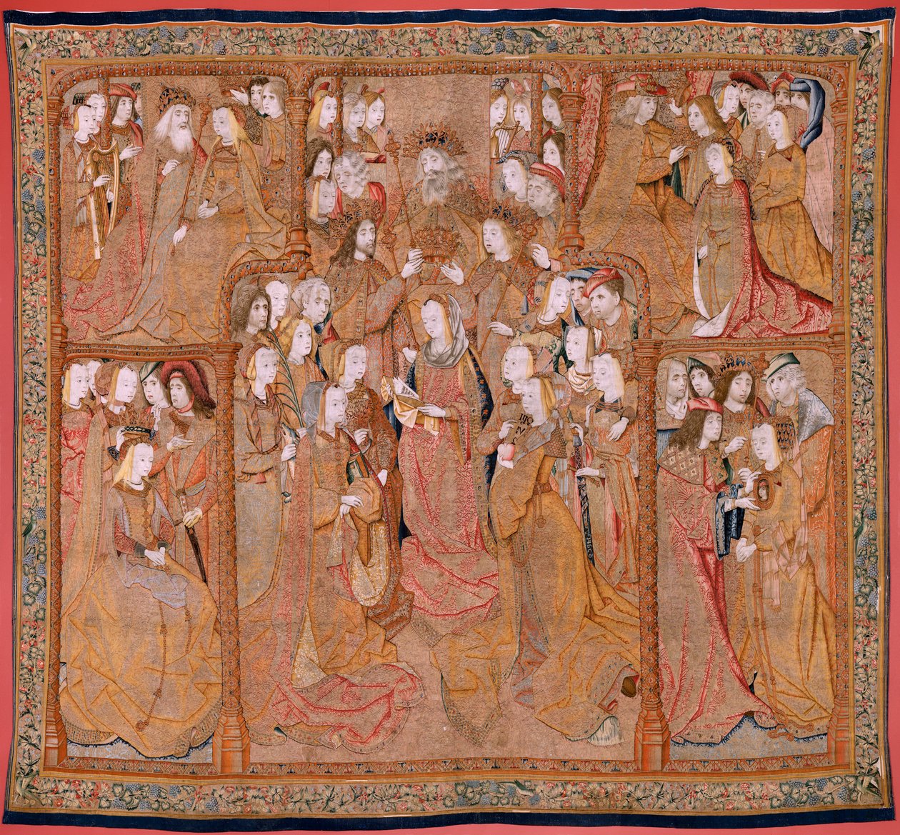 flamsk gobelin. Serie Devotion of Our Lady eller Gyldne klæder. Jomfruens kroning (La Coronación de la Virgen). Fjerde gobelin i serien. Modeltegner fra Colyn de Coters kreds. Fremstilling Pieter van Aelst, Bruxelles. Ca 1500-15 af Flemish School