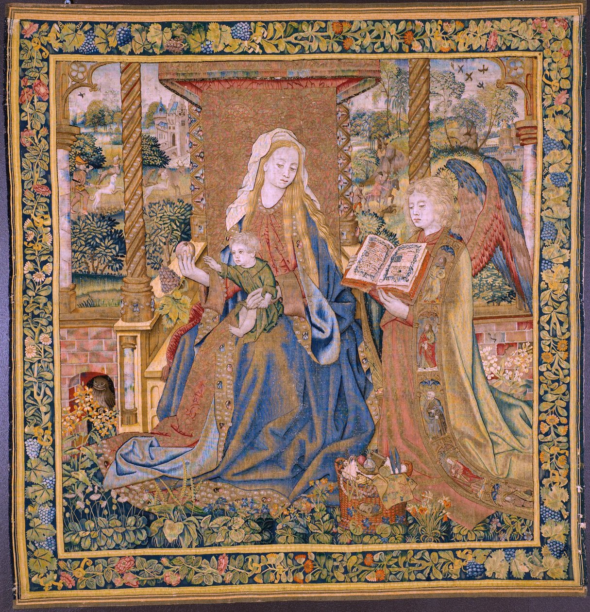 flamsk gobelin. Jomfruen med barnet og engle (Jomfruen med barnet og en engel, Maria mødte Kind in engelen). Ca af Flemish School