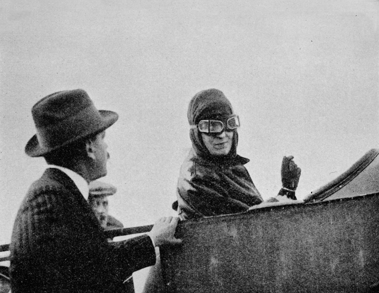 Miss Trehawke-Davies på passagersædet på et af hendes Bleriot-monofly, 1913 1934 af Flight Photo