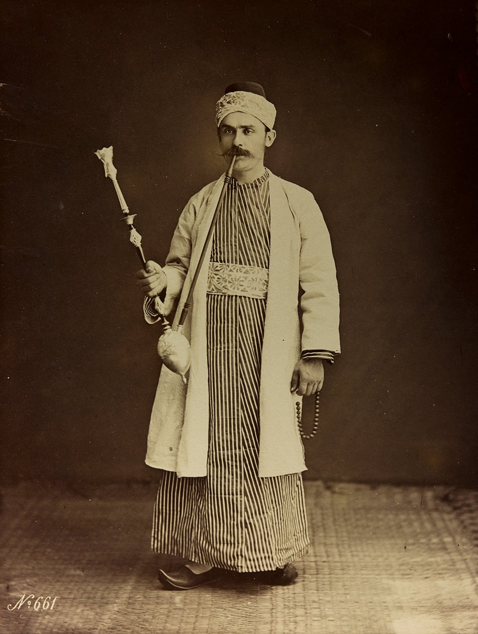 Album Damas et Baalbek : Portræt af en mand med en vandpibe af Félix Bonfils