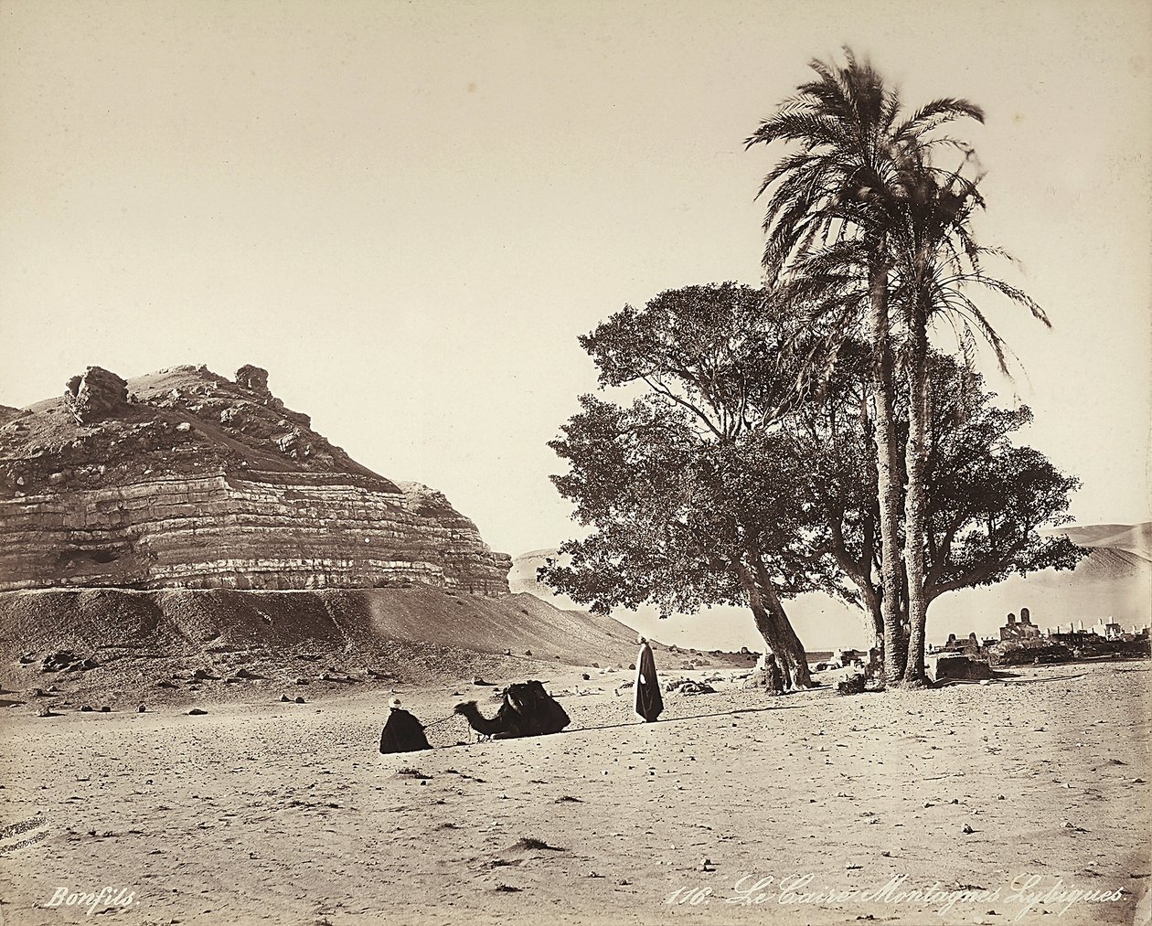 Ørkenområde i udkanten af Cairo, Egypten af Félix Bonfils