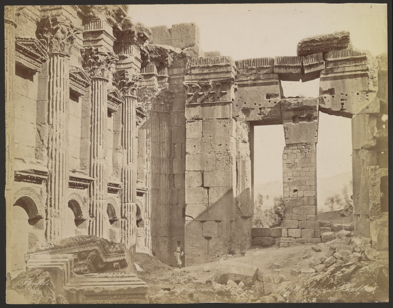Interiør, Jupiter-templet, Balbek af Félix Bonfils