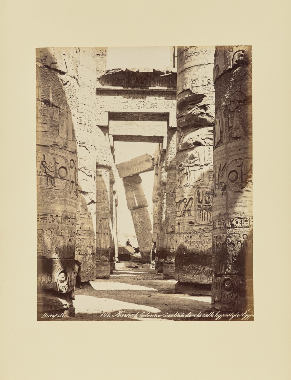 Karnak. Skrå søjle i hypostylehallen, Egypten af Félix Bonfils