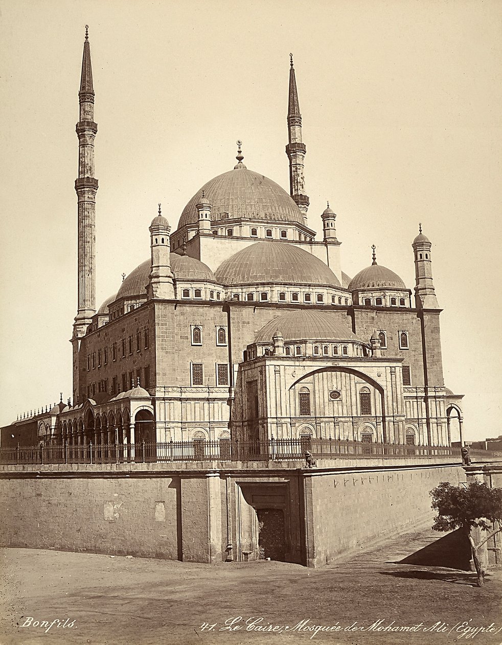 Muhammad Alis moske, kendt som Alabaster-moskeen, i Kairo, Egypten af Félix Bonfils