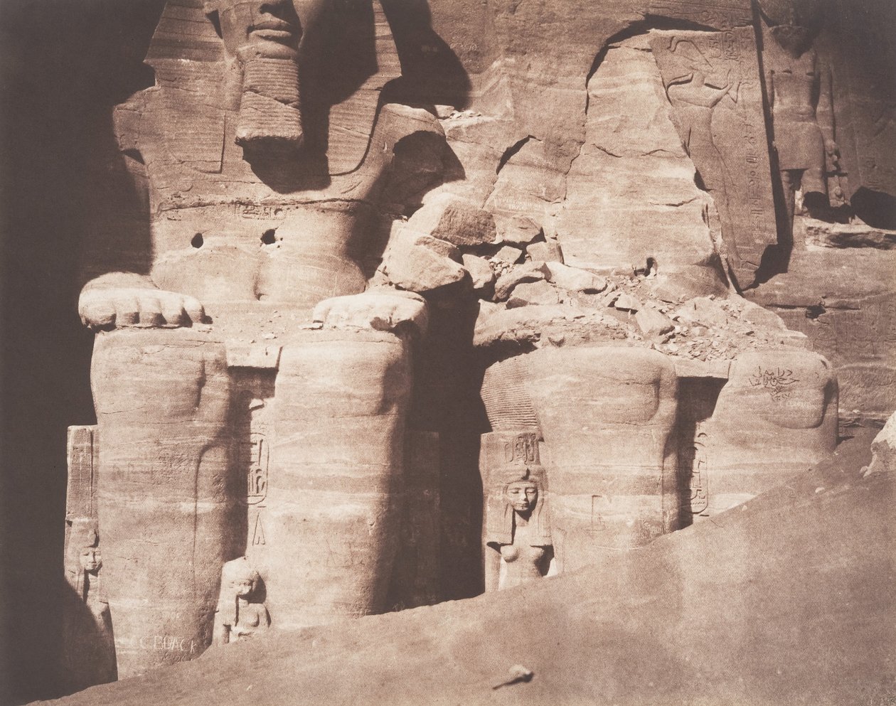 Abo-Semblil, Grand Spéos, Kolossale statuer set fra den nederste del, 1851-52. af Félix Teynard