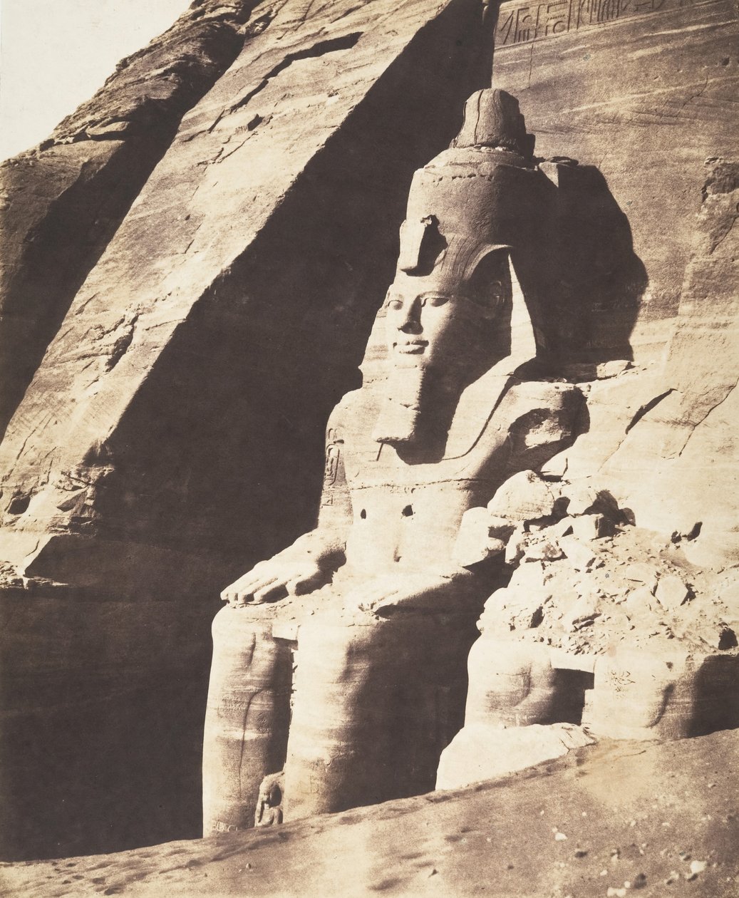 Abou Sembil, Grand Spéos - Kolossale statuer, trekvartudsigt, 1851-52. af Félix Teynard