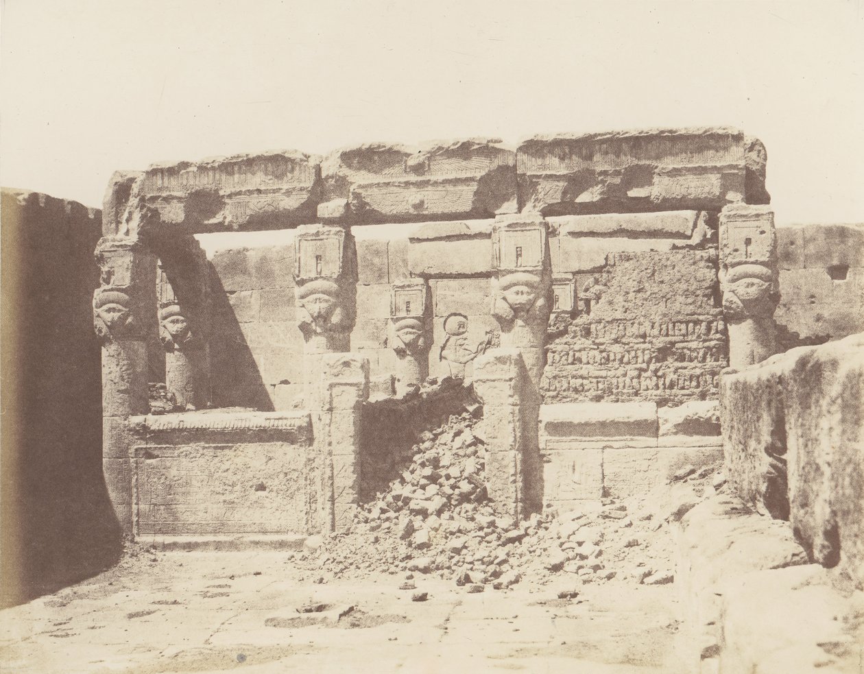 Dendera Tentyris, Athors tempel - helligdom placeret i den sydvestlige vinkel..., 1851-52, trykt 1853-54. af Félix Teynard