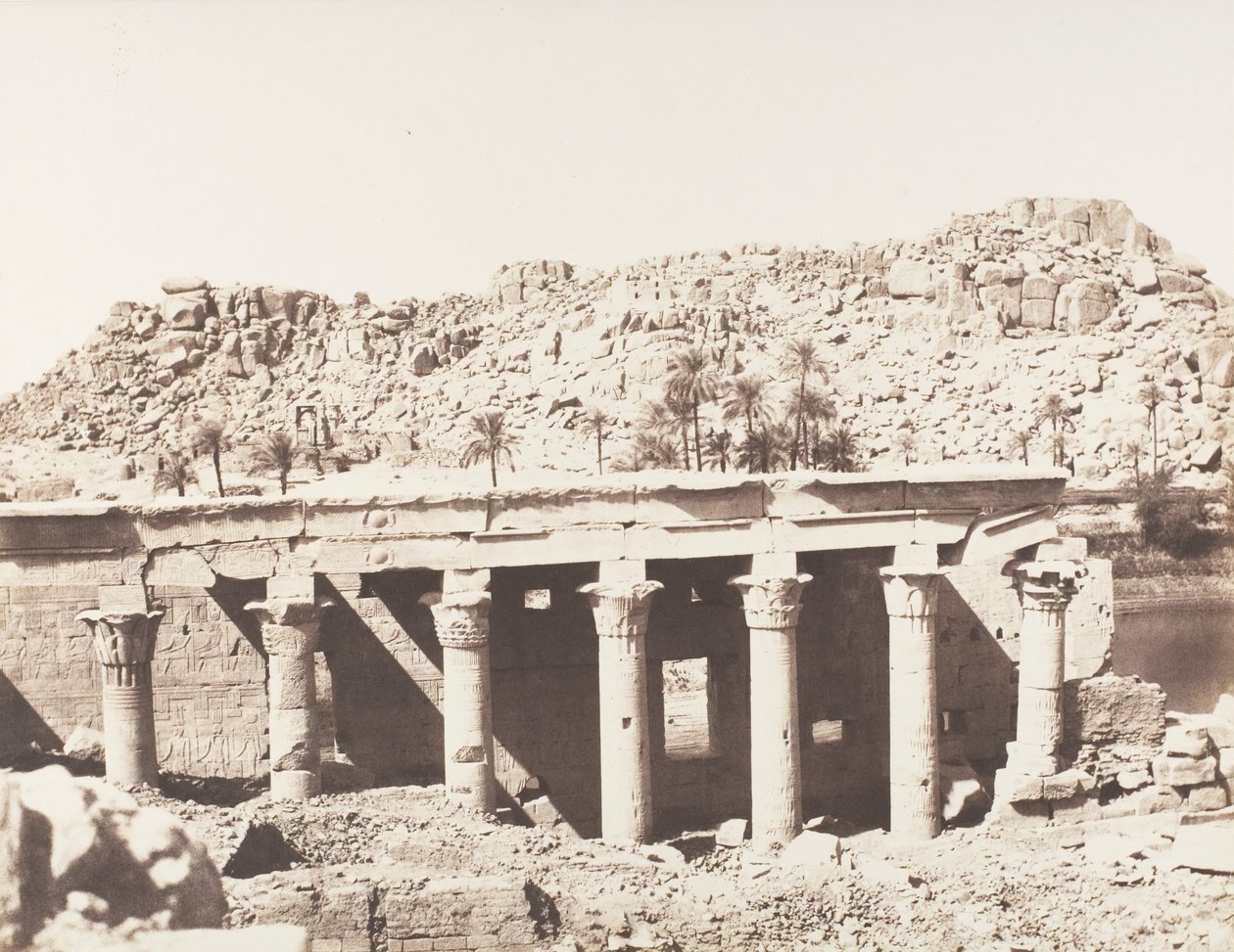 Island of Fileh Philæ, Western Colonnade - Ruiner set fra punkt L, 1851-52, trykt 1853-54. af Félix Teynard