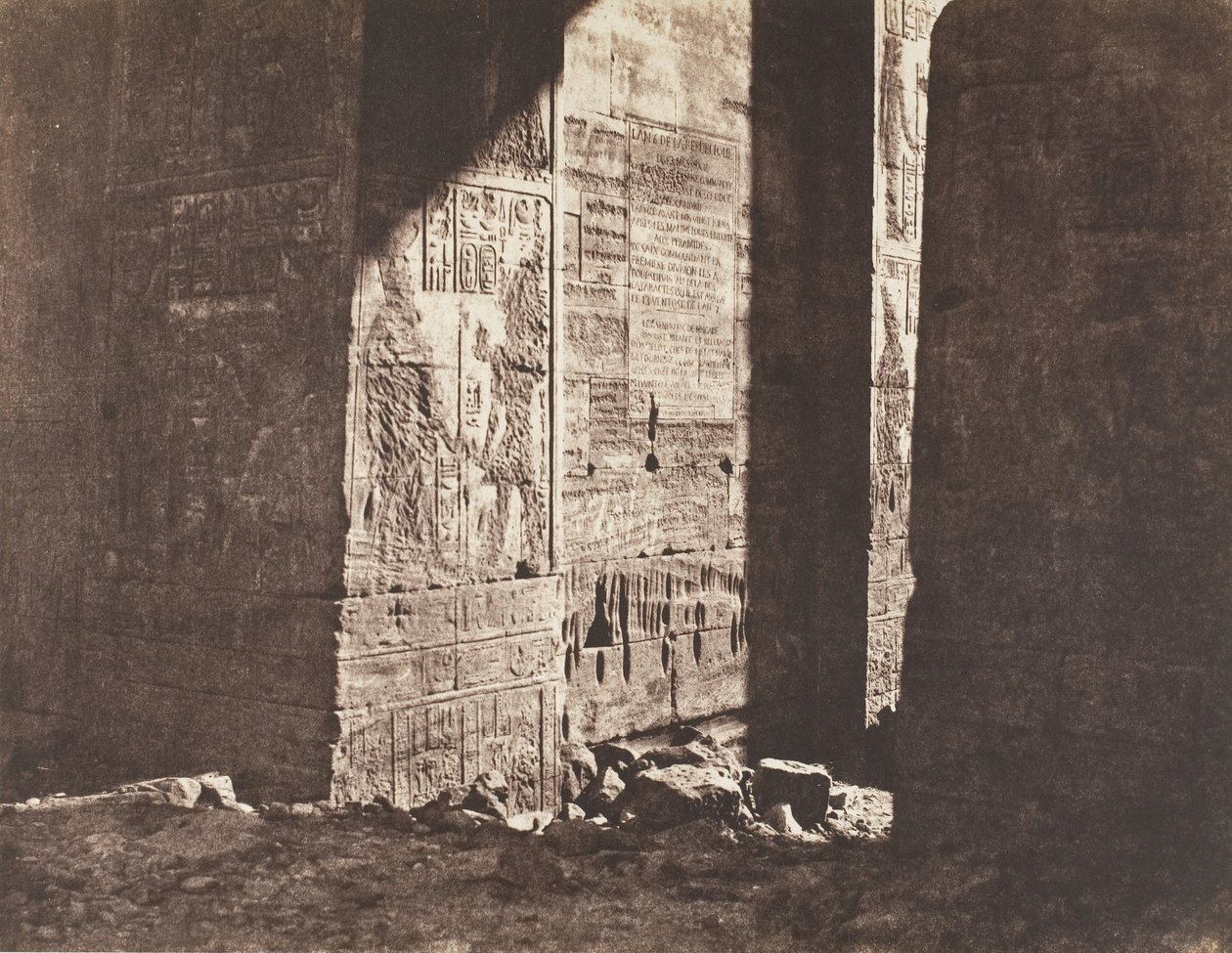 Øen Fileh Philæ, første pylon, fransk inskription indgraveret på Ori..., 1851-52. af Félix Teynard