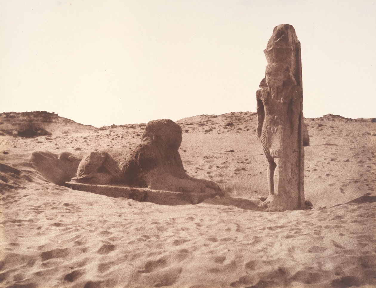 Sébouah, Temple, Colossus og Sphinx på venstre side af Avenue, 1851-52. af Félix Teynard