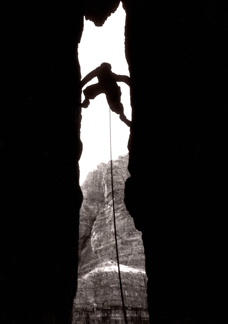 "Ah wonder!": den store skorsten på hovedtoppen af Lavaredo, Dolomiti, Trentino Alto Adige, Italien af Fosco Maraini