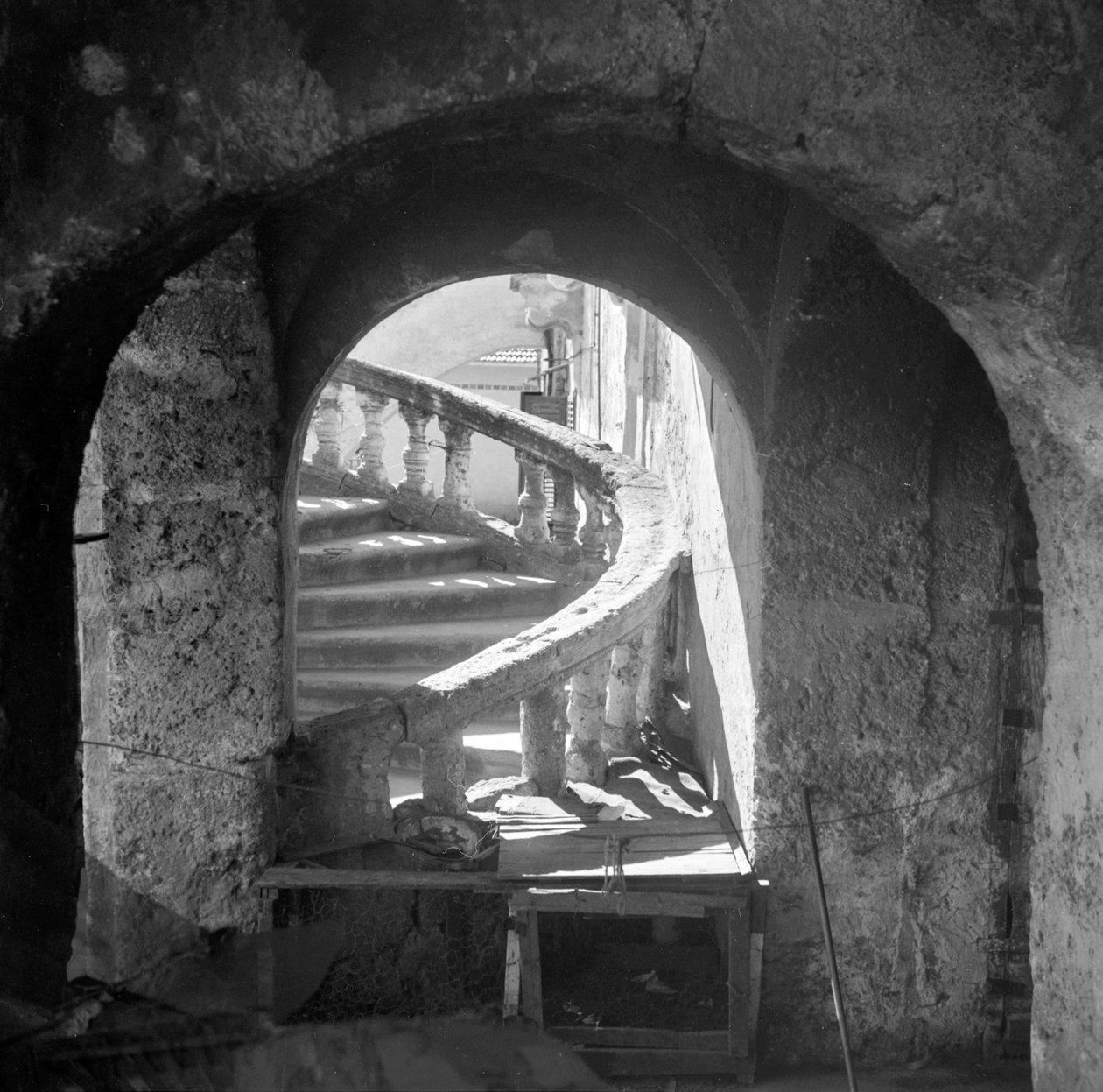 Detalje af trappen i en villa i Palermo af Fosco Maraini
