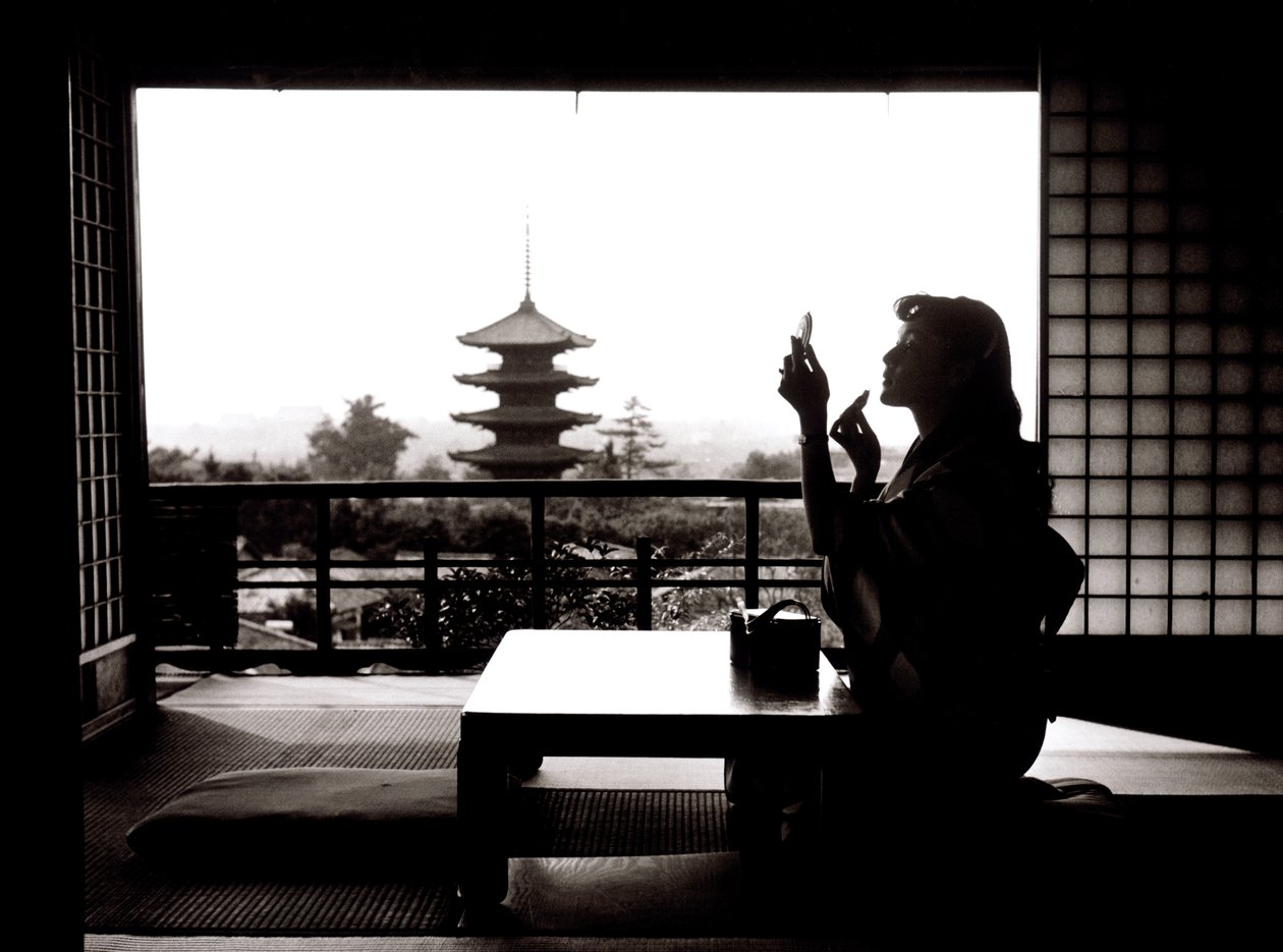 "Frivolous Kyoto". Yasaka-pagoden set fra restauranten Kyo-Yamato af Fosco Maraini
