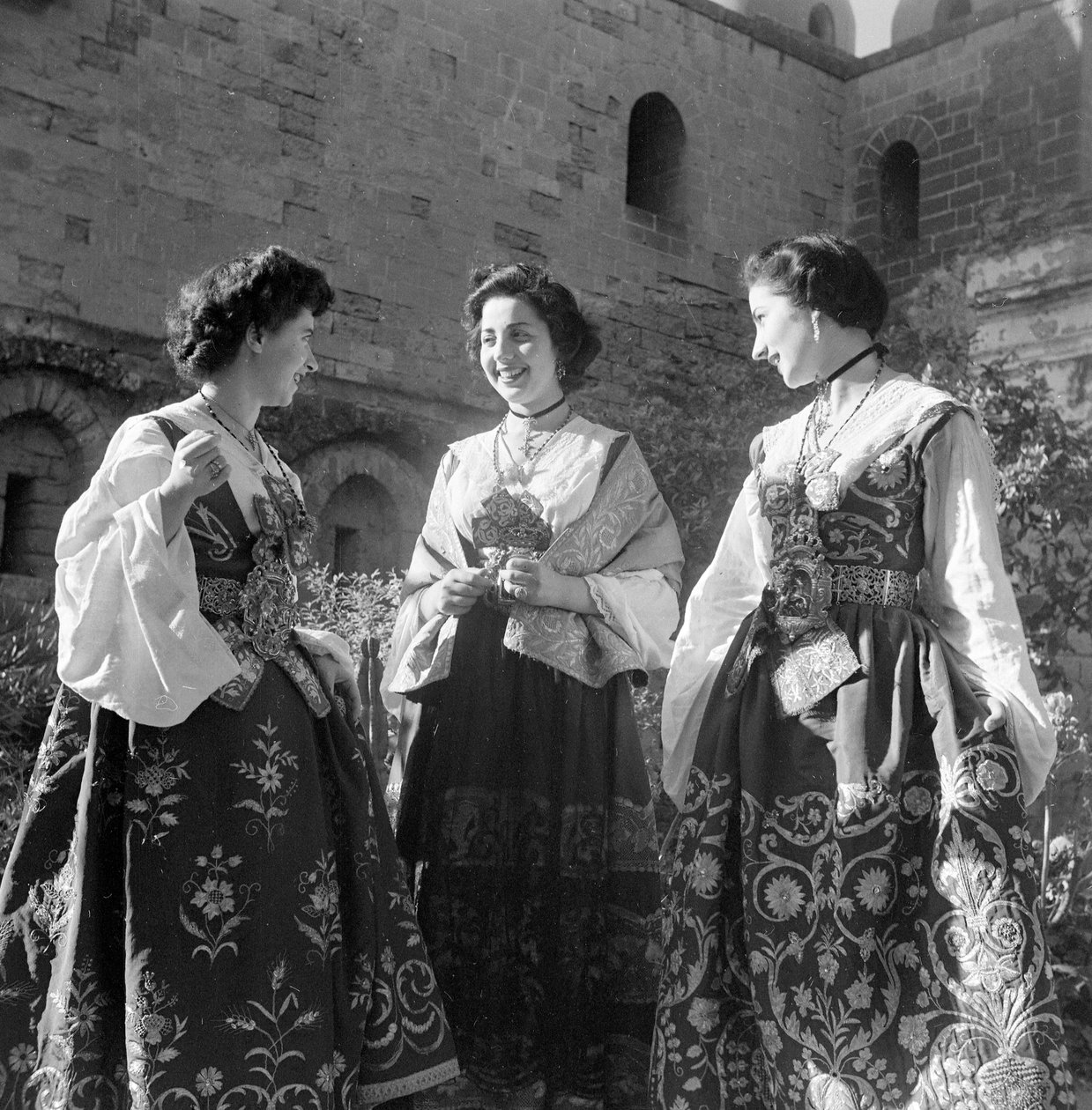 Gruppe af kvinder i traditionelle klæder i Piana de 