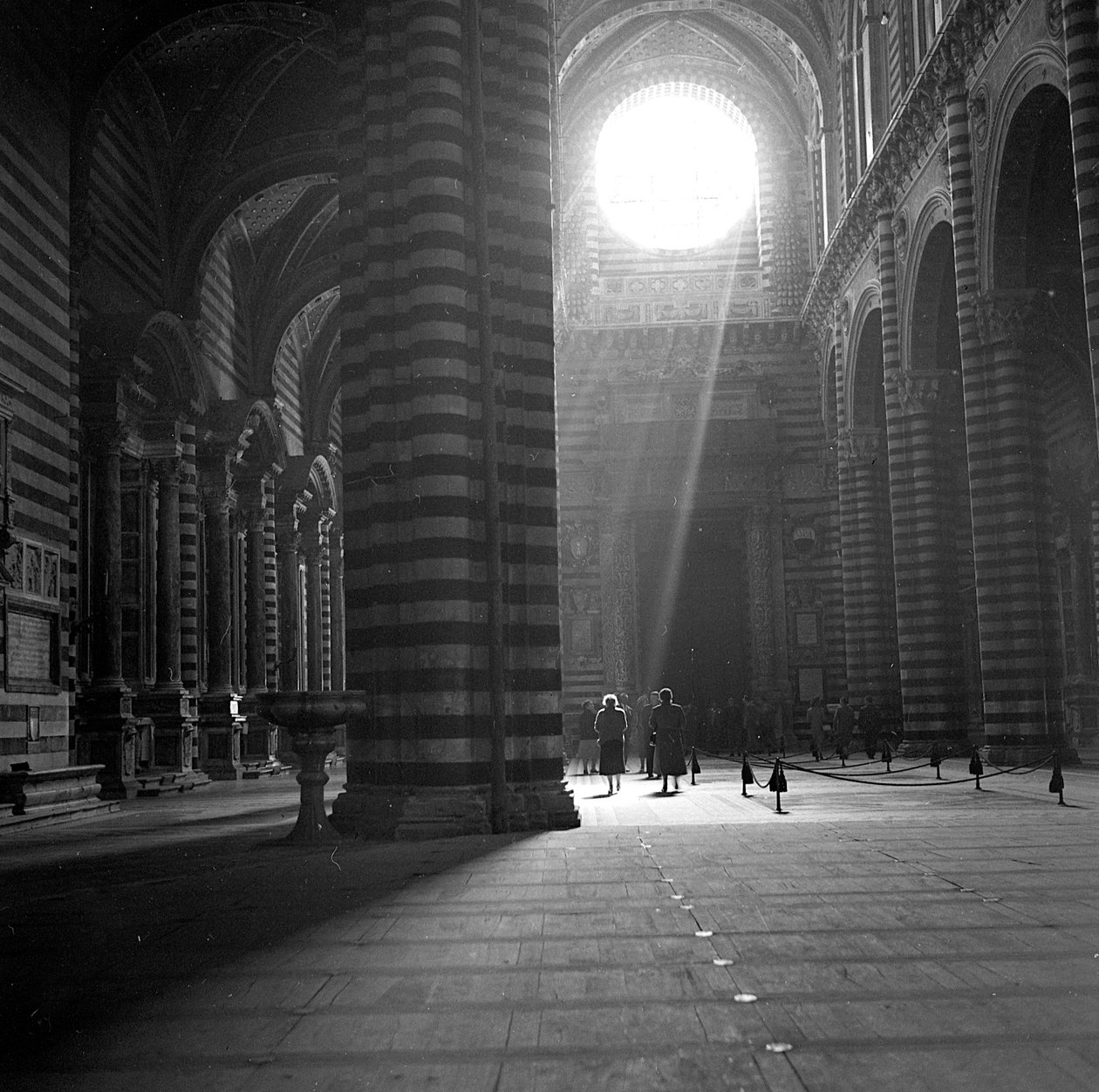 Interiør af katedralen i Siena af Fosco Maraini