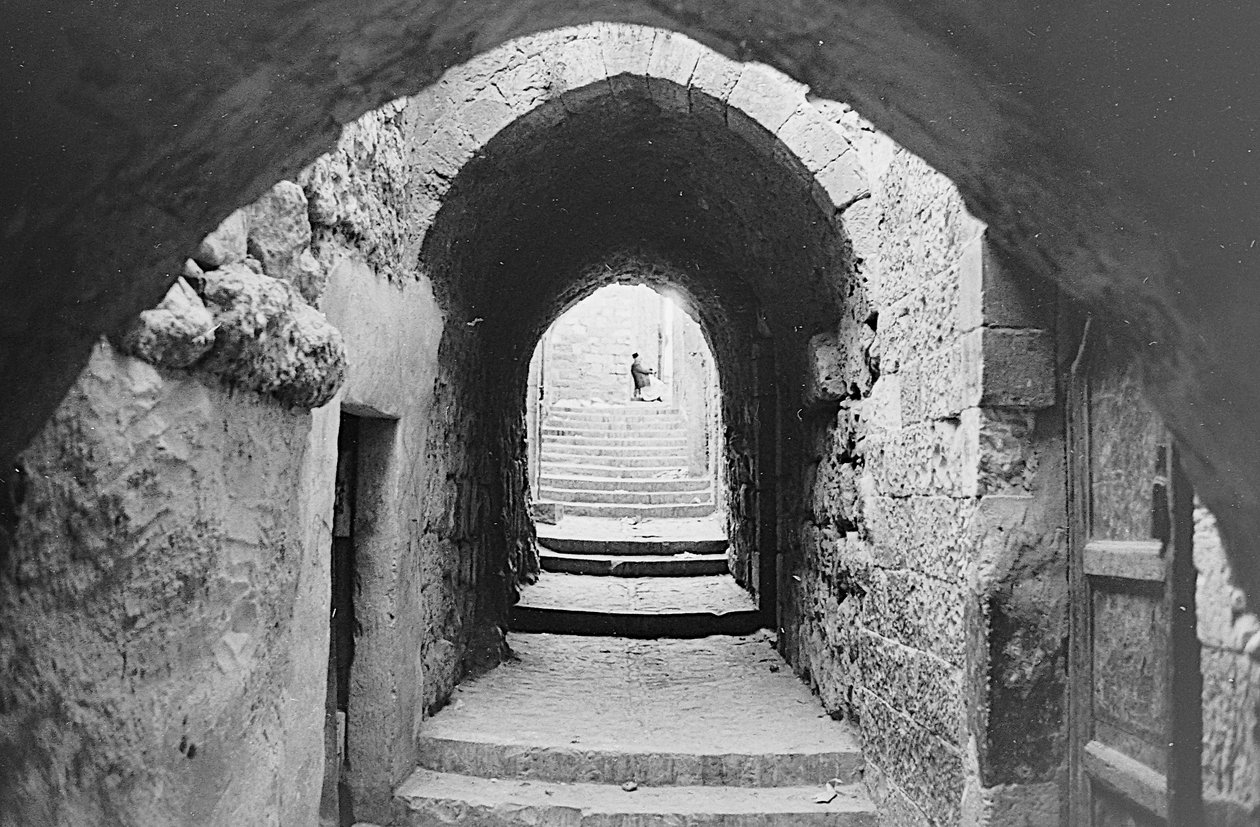 Vej i souks i den gamle bydel i Jerusalem af Fosco Maraini