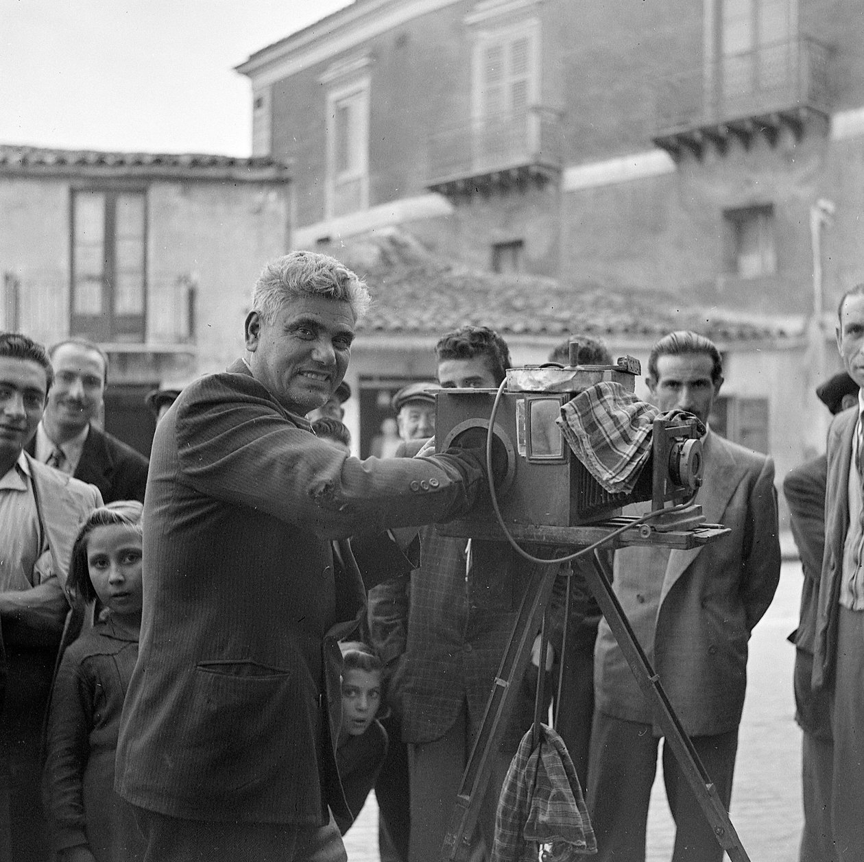 Omrejsende siciliansk fotograf af Fosco Maraini