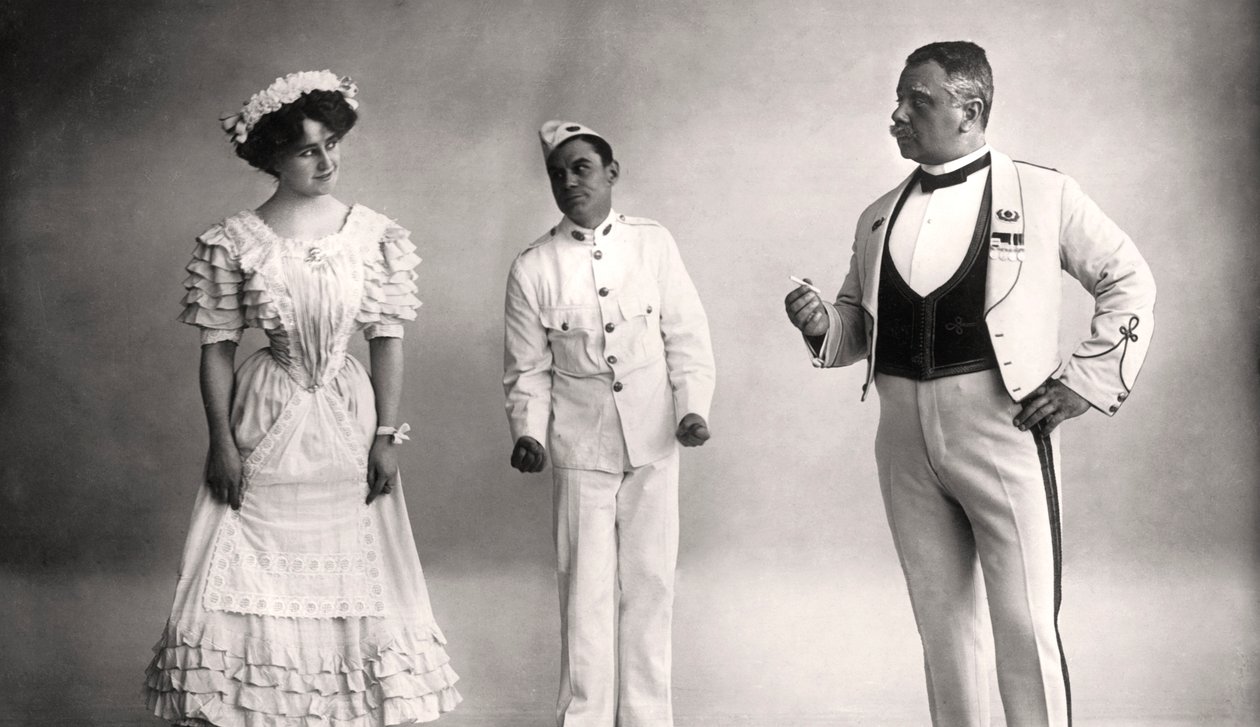 Florence Jameson, Reginald Switz og Alfred Clarke i en scene fra The Blue Moon, det 20. århundrede. af Foulsham and Banfield