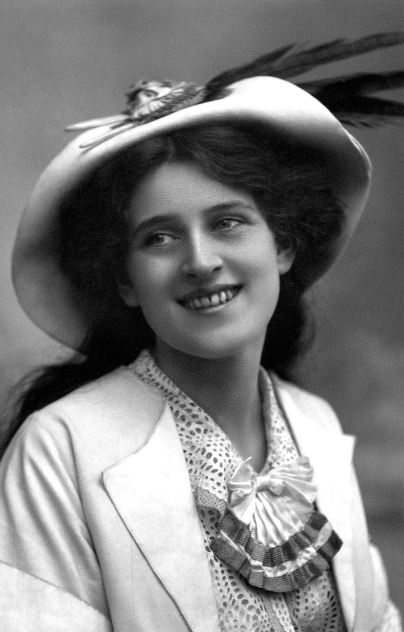 Zena Dare 1887-1975, engelsk skuespillerinde, 1908. af Foulsham and Banfield