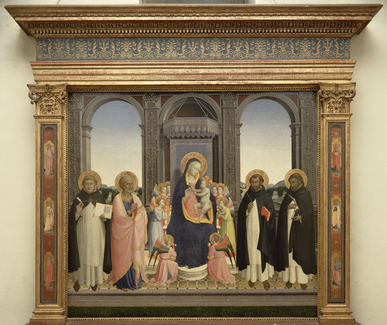 Jomfru og barn på tronen med Engle og St. Thomas Aquinas, St. Barnabas, St. Dominic og St. Peter Martyr, ca. 1422 (tempera på panel) (se 238446 og 43913) af Fra Angelico