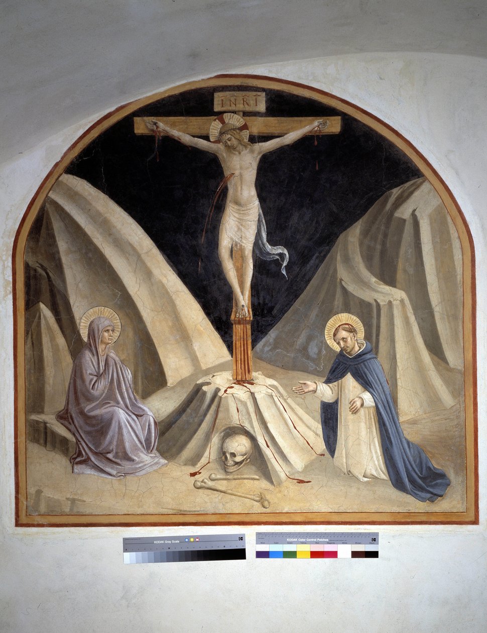 Korsfæstelse med jomfru Maria og Saint Dominic. Indskriften "INRI" på korset 1442 af Fra Angelico