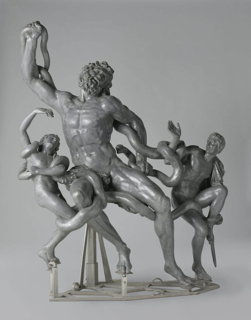 Den trojanske præst Laocoön og hans sønner kæmper forgæves mod den kvælende kraft fra to havslanger af Francesco Righetti
