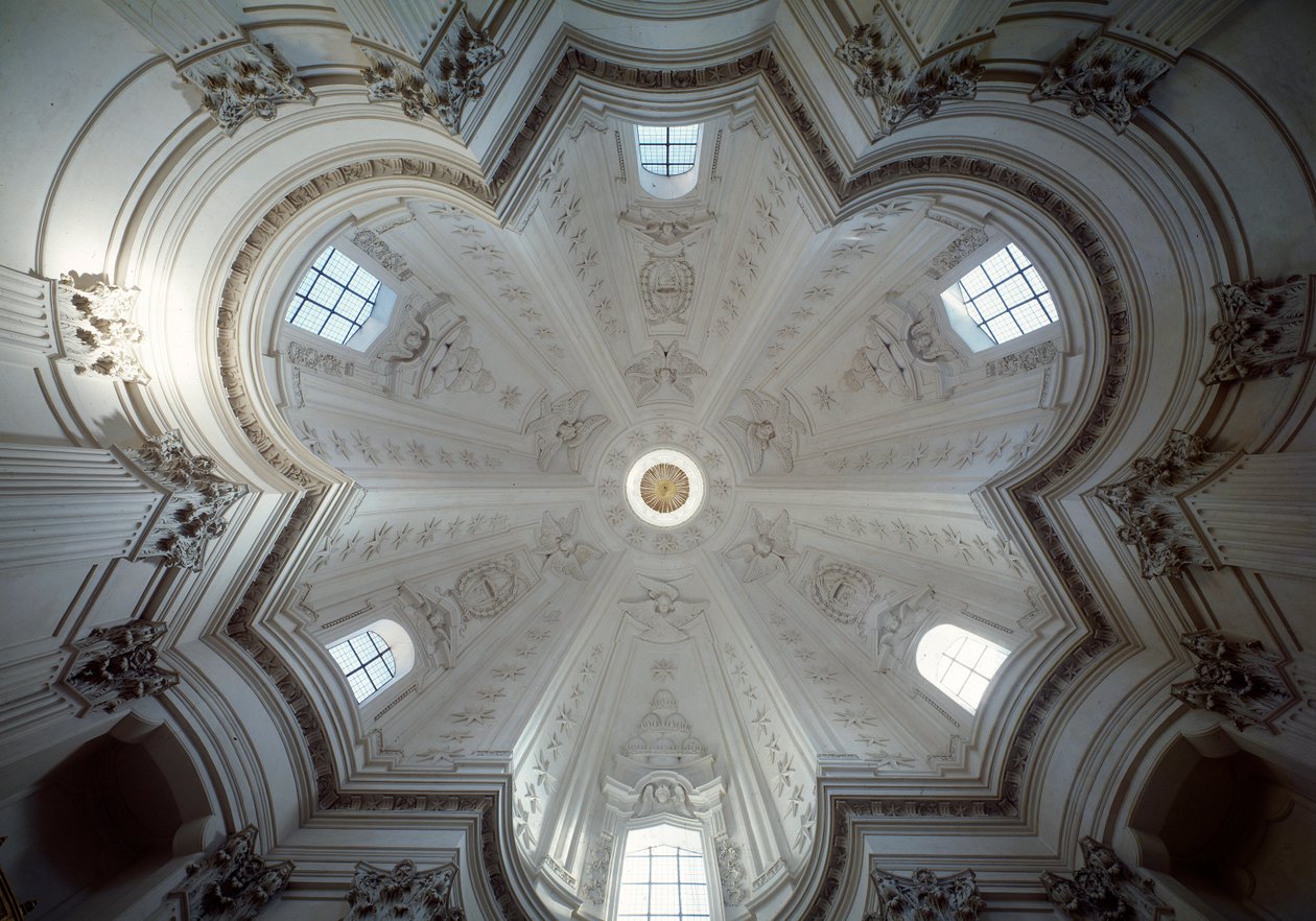 Indvendig visning af kuppel af kirken St Ivo alla sapienza af Francesco Borromini
