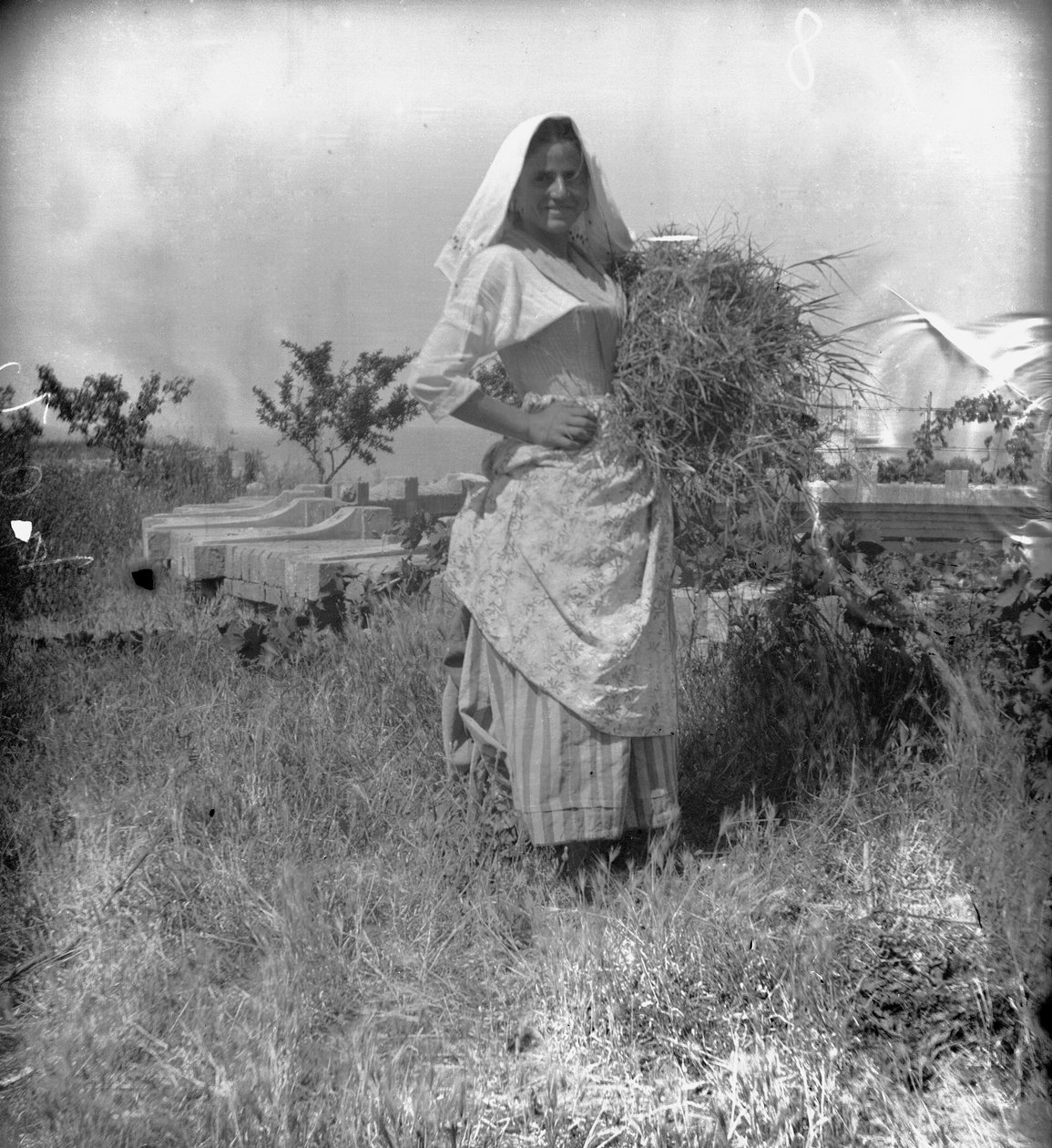 Portræt af bonde, Abruzzo, Italien, ca. 1900 (s/h-foto) af Francesco Paolo Michetti