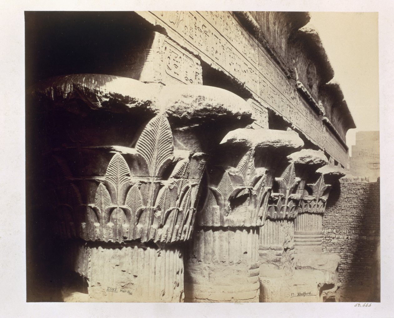Portikkens hovedstæder, Khnum-templet, Esna, 1862 (sepia-foto) af Francis Bedford