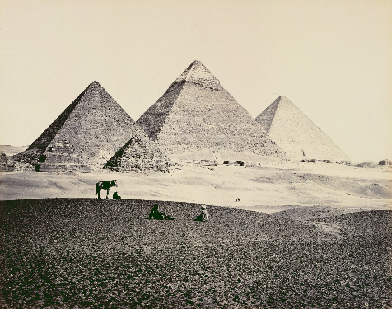 Pyramiderne i El-Geezeh fra sydvest, 1858 (sepia-foto) af Francis Frith