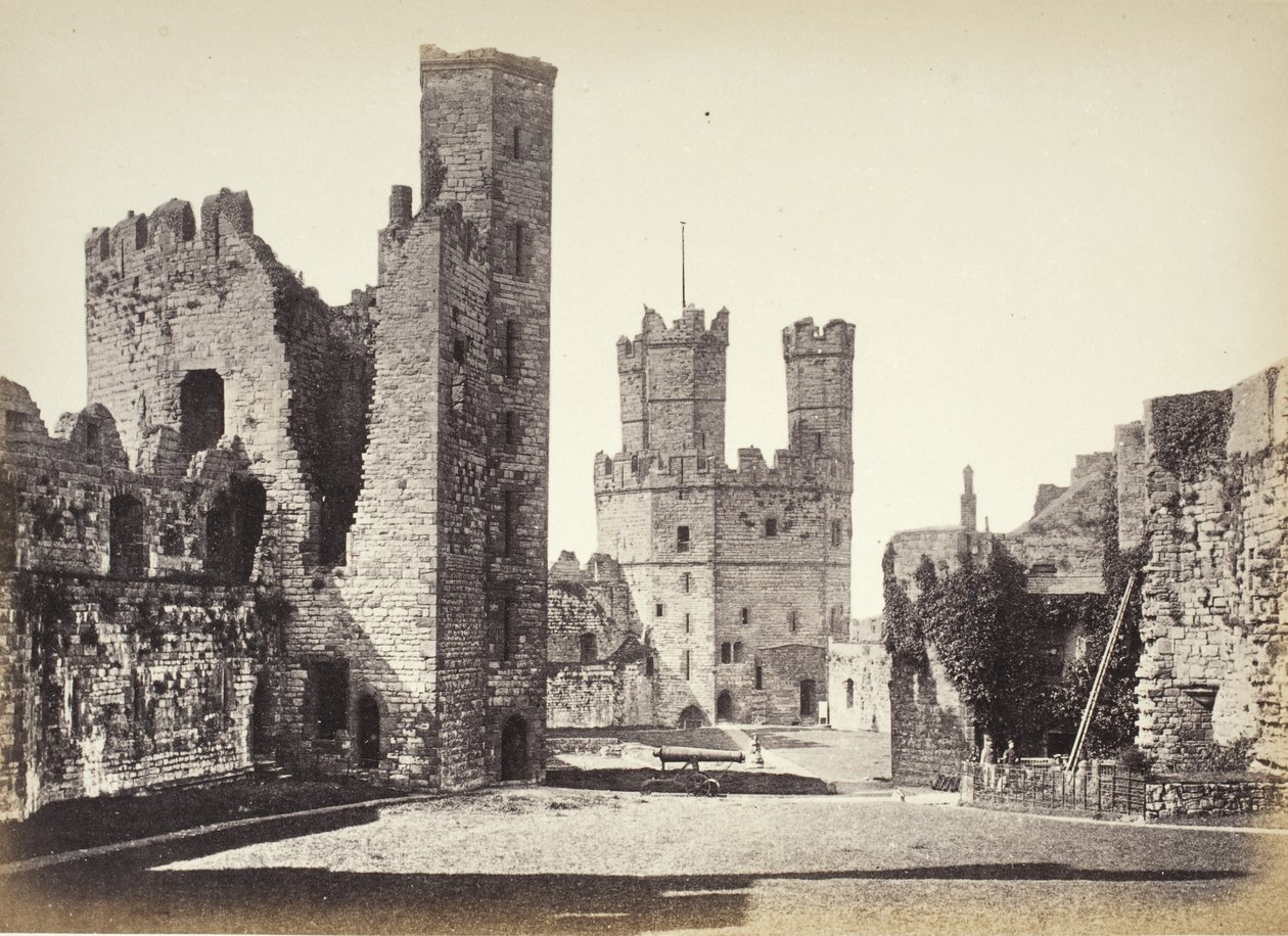 Carnarvon Castle, indvendigt, med udsigt mod Eagle Tower af Francis Bedford