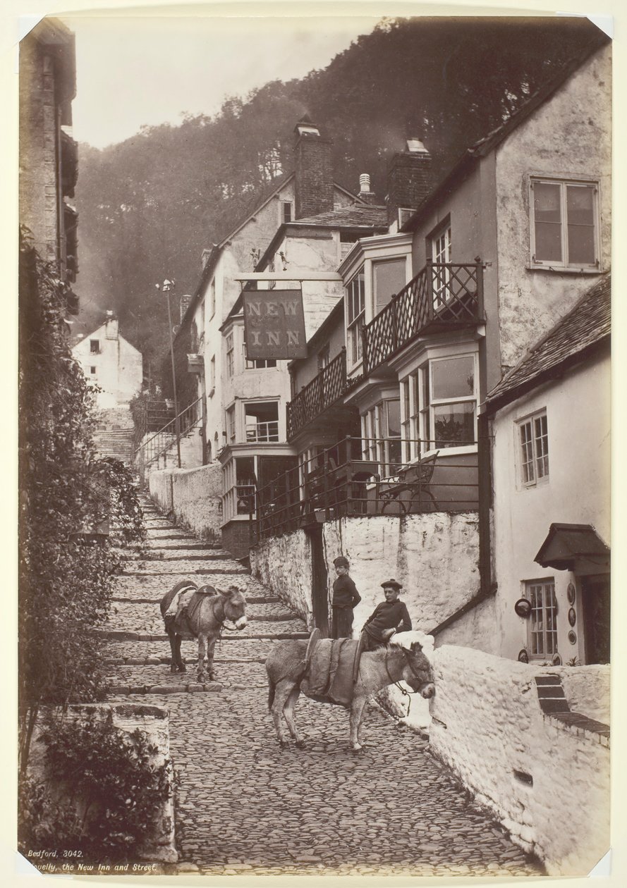 Clovelly, the New Inn and Street, 186094. af Francis Bedford