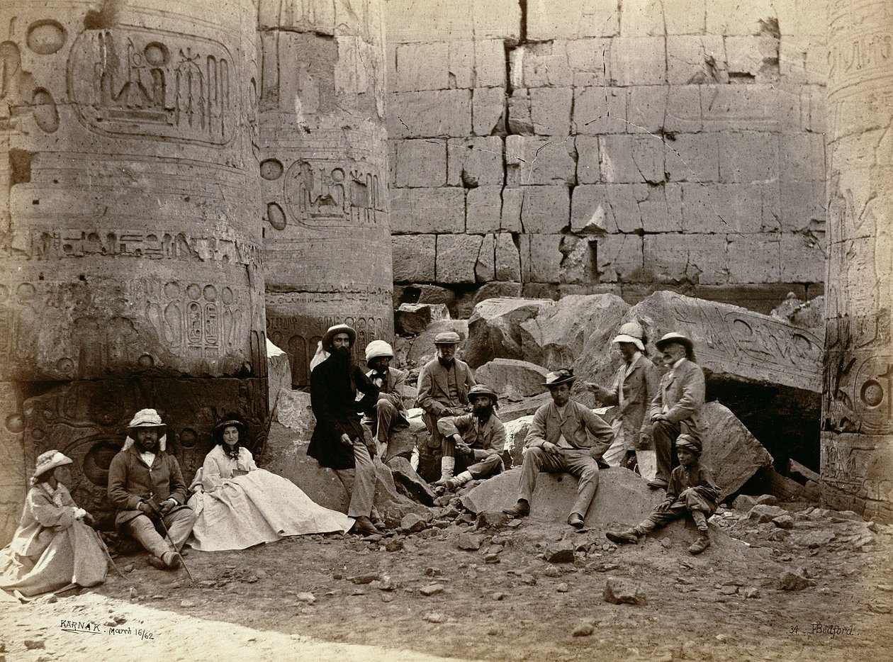 Gruppefotografi i Hall of Columns, Karnak, Theben, 1862 af Francis Bedford