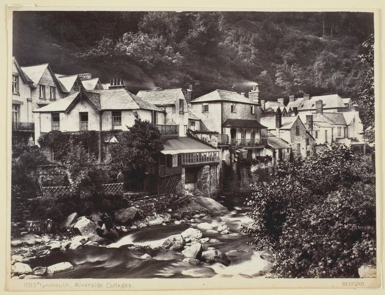 Lynmouth, Riverside Cottages, 186094. af Francis Bedford