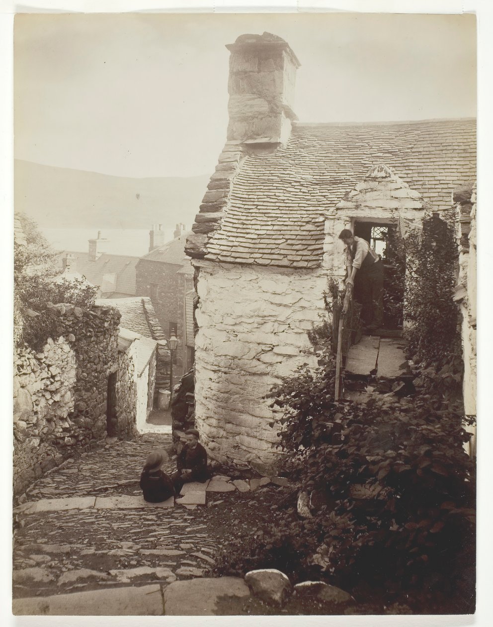Old Barmouth, 186094. af Francis Bedford
