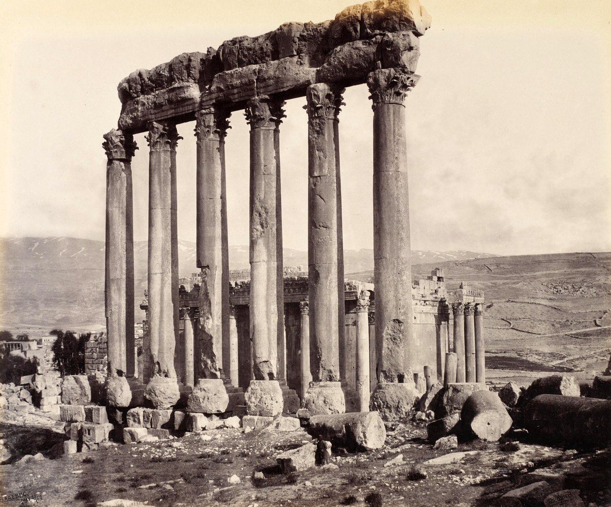 Ruinerne af Solens Tempel og Jupiters Tempel, Baalbek af Francis Bedford