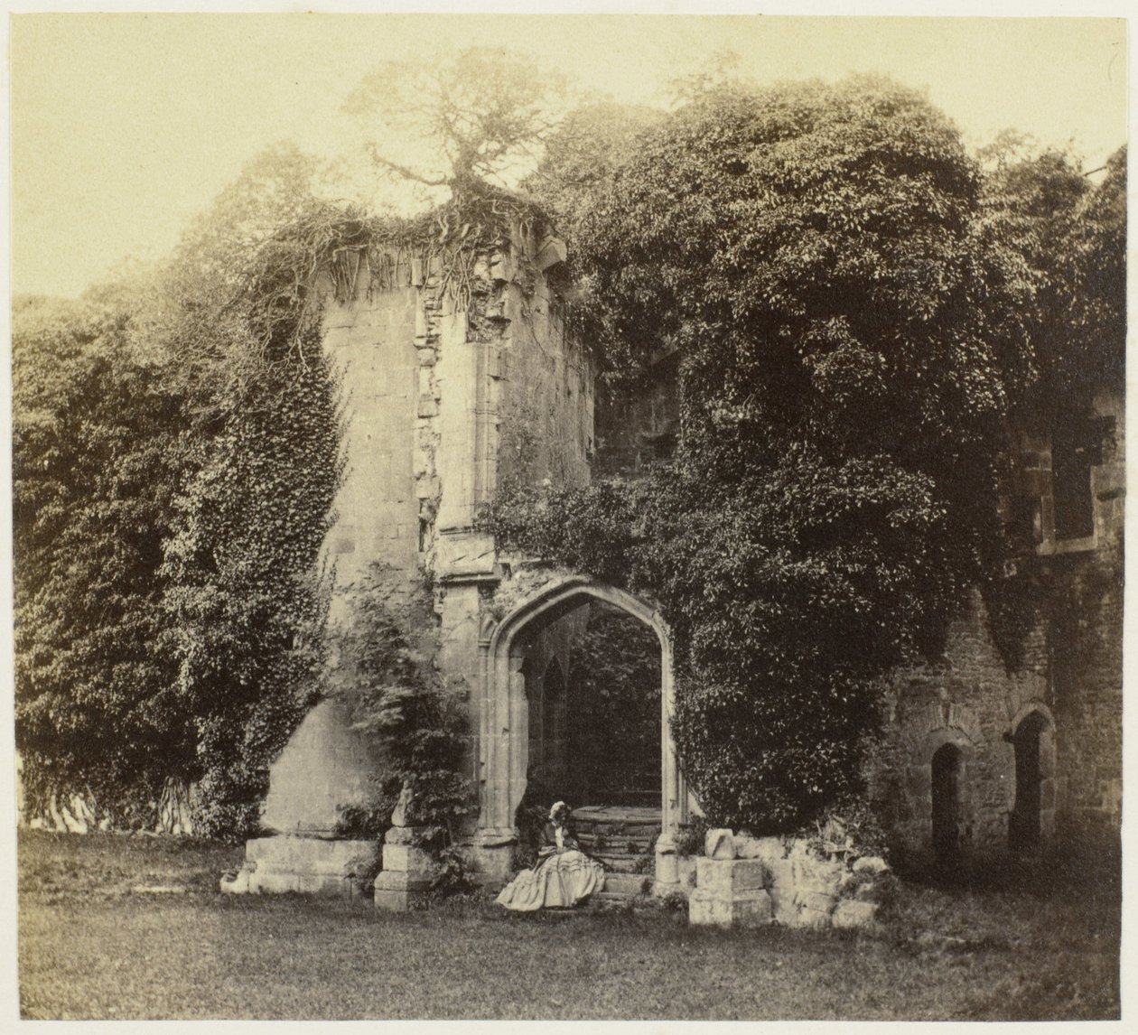 Ruïne van Raglan Castle i Monmouthshire Raglan Slot. Grand Staircase (titel på objekt) af Francis Bedford