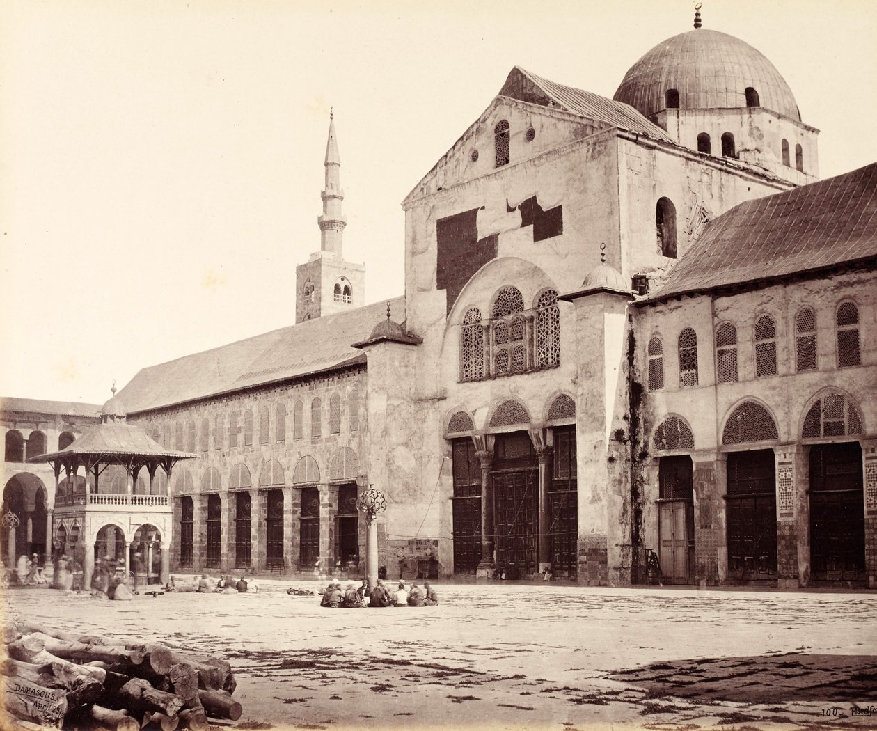 Siden af den store moské (Umayyad-moskéen), set mod nord, Damaskus af Francis Bedford