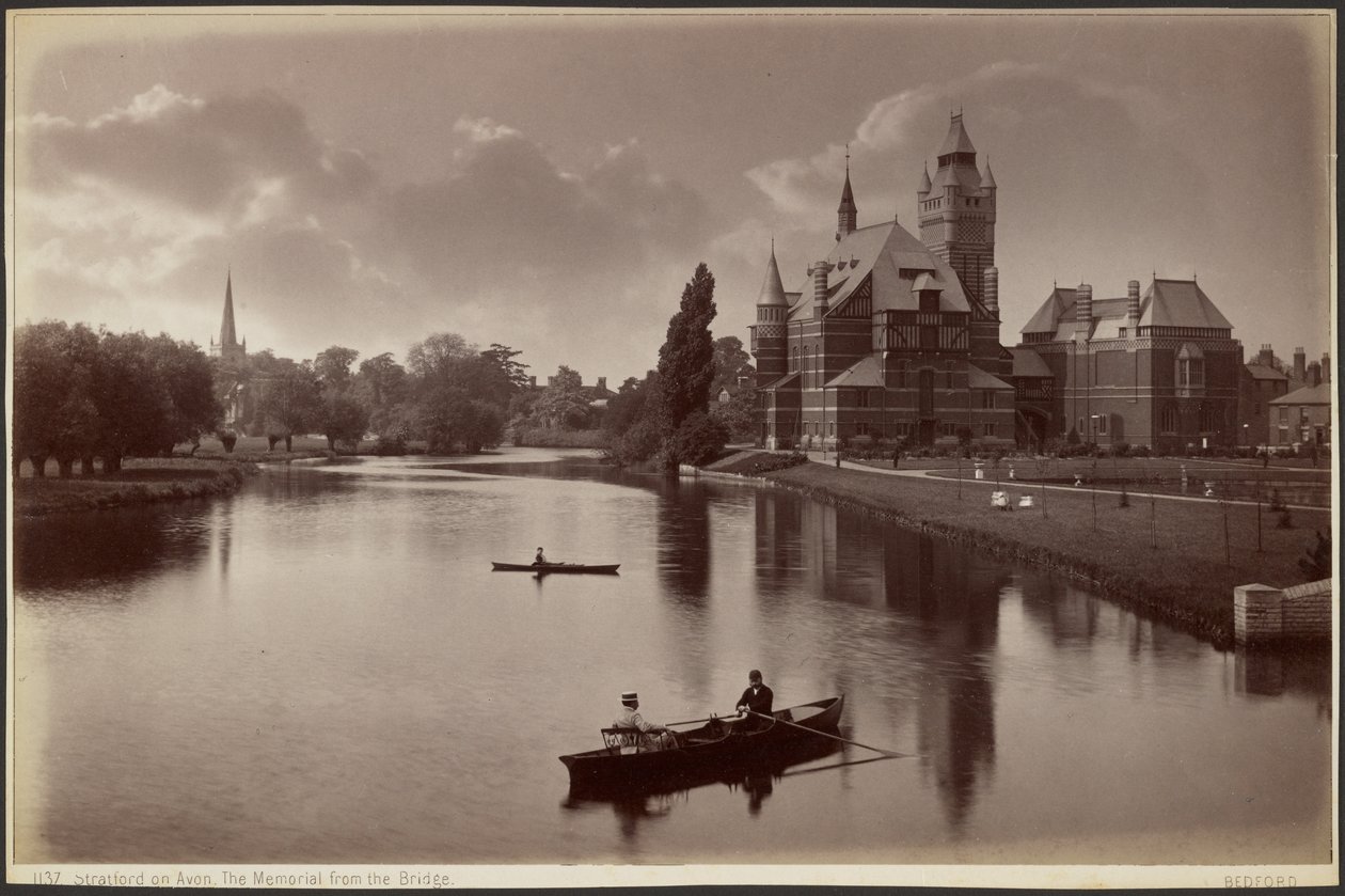 Stratford upon Avon. Mindesmærket set fra broen af Francis Bedford